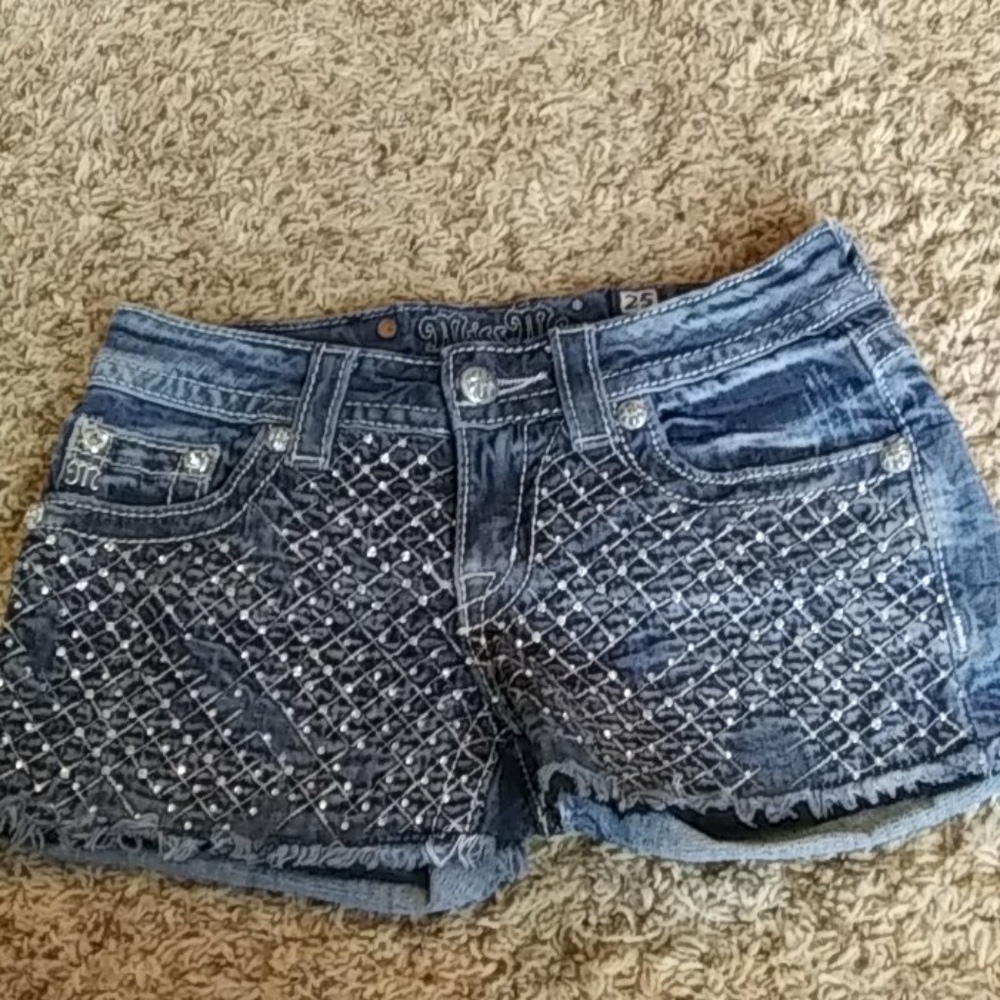 Jean shorts with custom embroidery